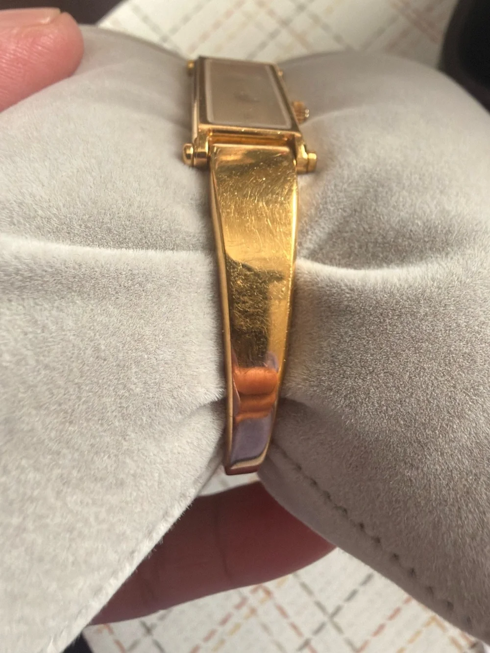 Gucci Gold-Tone Slim Bangle Bracelet Watch 1500L model